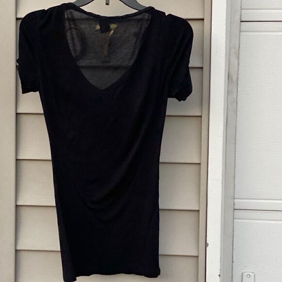 V.1 Couture V-Neck Top - Picture 2 of 3